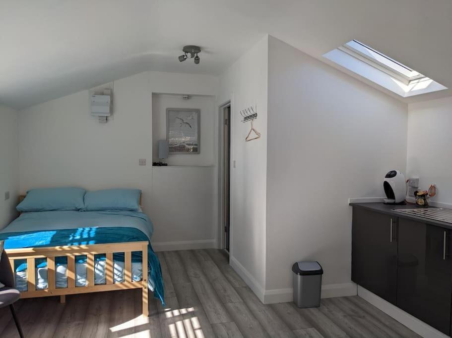 Seaside Guest House A Stone'S Throw From The Beach Долиш Экстерьер фото